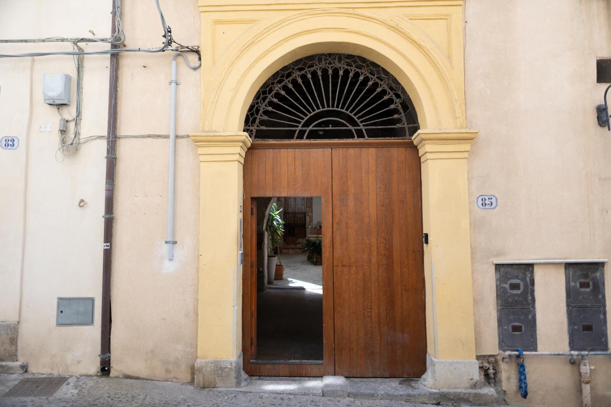 Cortile Gioeni Apartment 切法卢 外观 照片