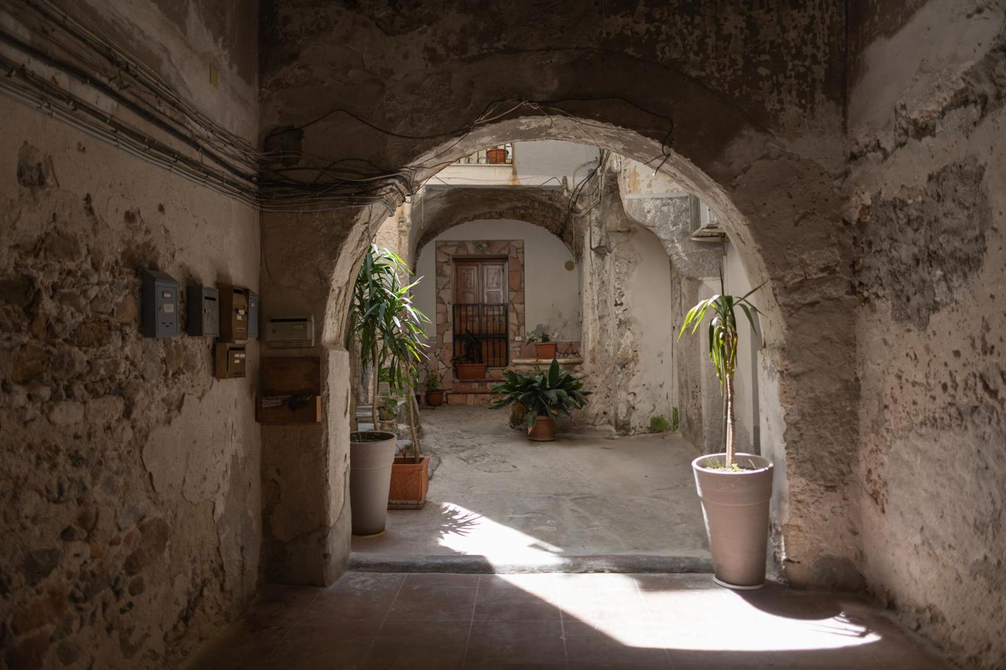 Cortile Gioeni Apartment 切法卢 外观 照片