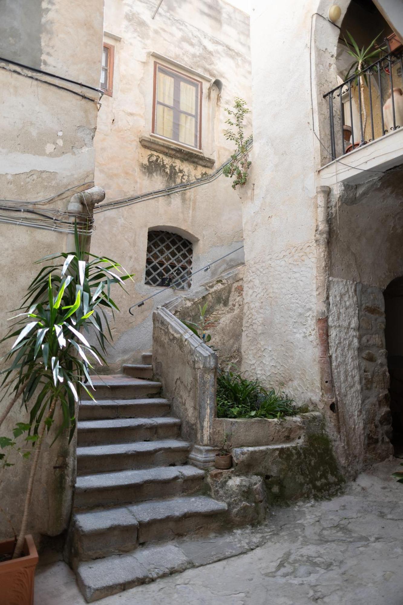 Cortile Gioeni Apartment 切法卢 外观 照片