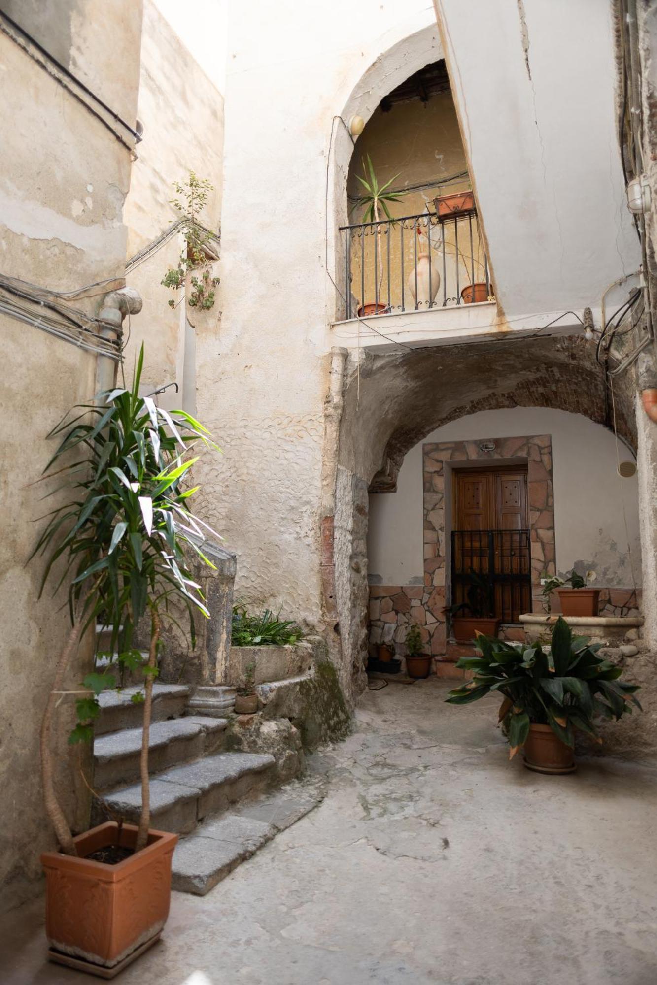 Cortile Gioeni Apartment 切法卢 外观 照片